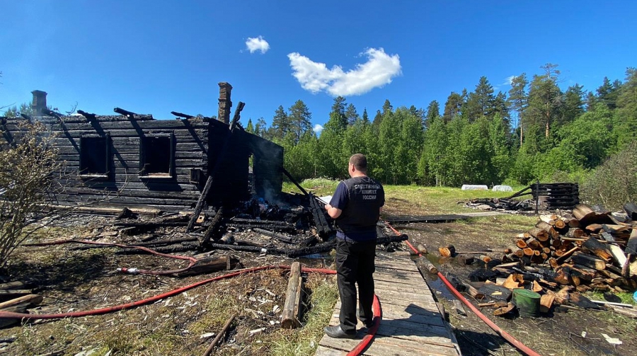 Двое детей погибли в пожаре в Костромской области