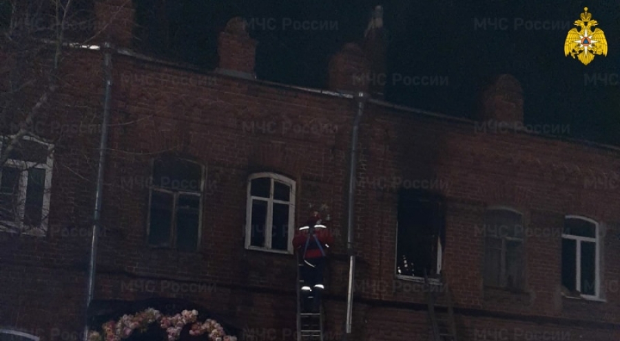 В жилом доме в самом центре Костромы произошел пожар с эвакуацией (ВИДЕО)