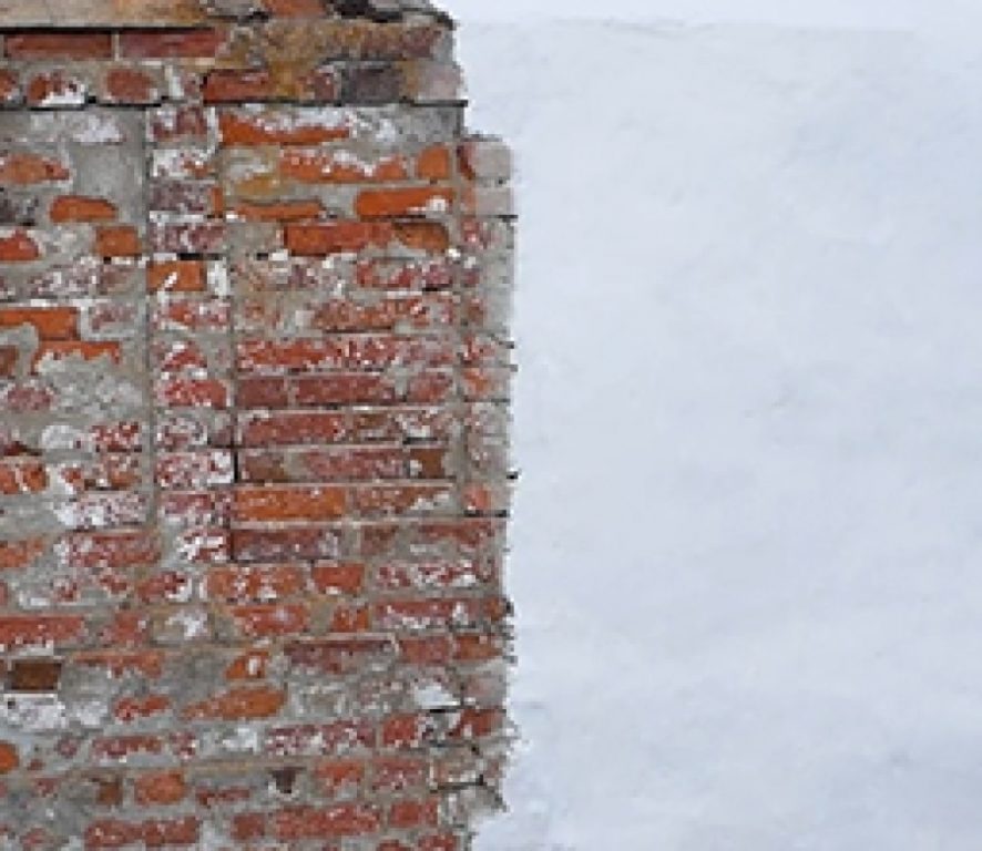 Реставрировать нельзя разрушить: костромичи бьют тревогу из-за стены Ипатьевского монастыря
