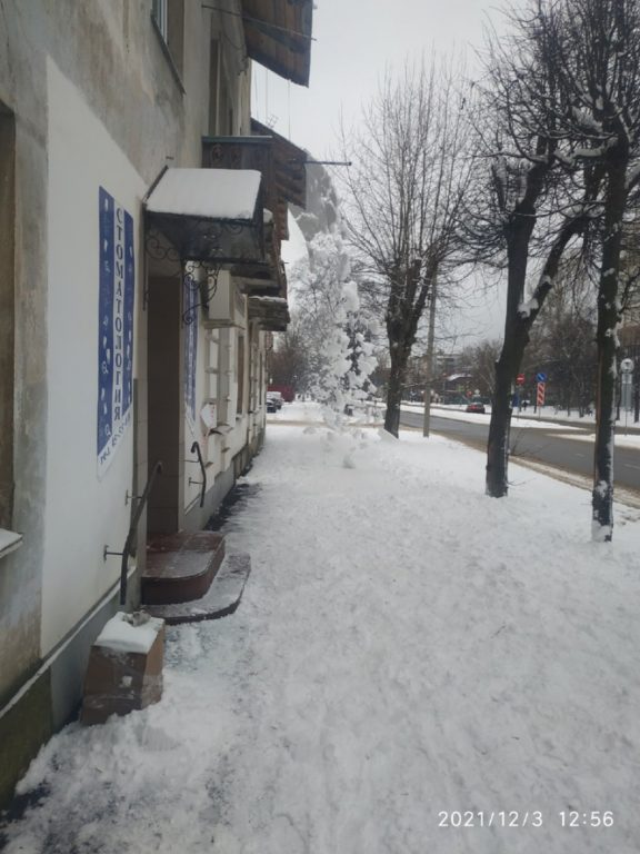 В Костроме отца с ребёнком чудом не накрыло снежной лавиной