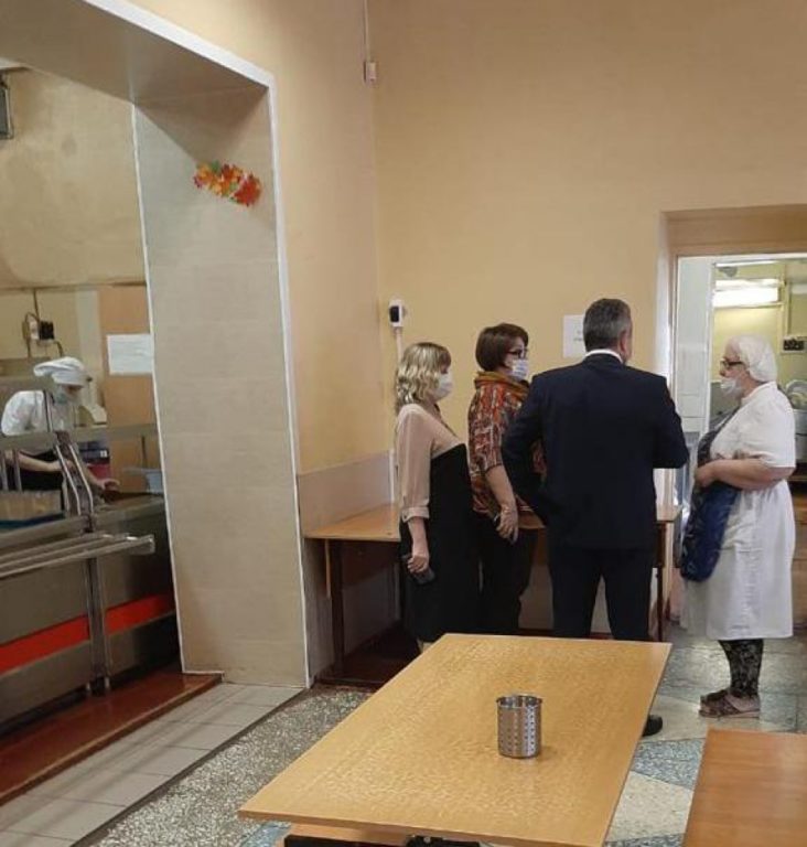 В Костроме по поручению Алексея Смирнова будет создан кадровый резерв поваров школьных столовых