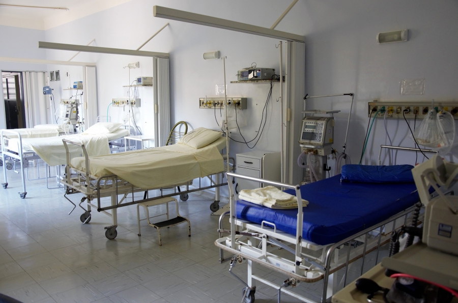 В костромских больницах срочно разворачивают дополнительные койки для больных коронавирусом