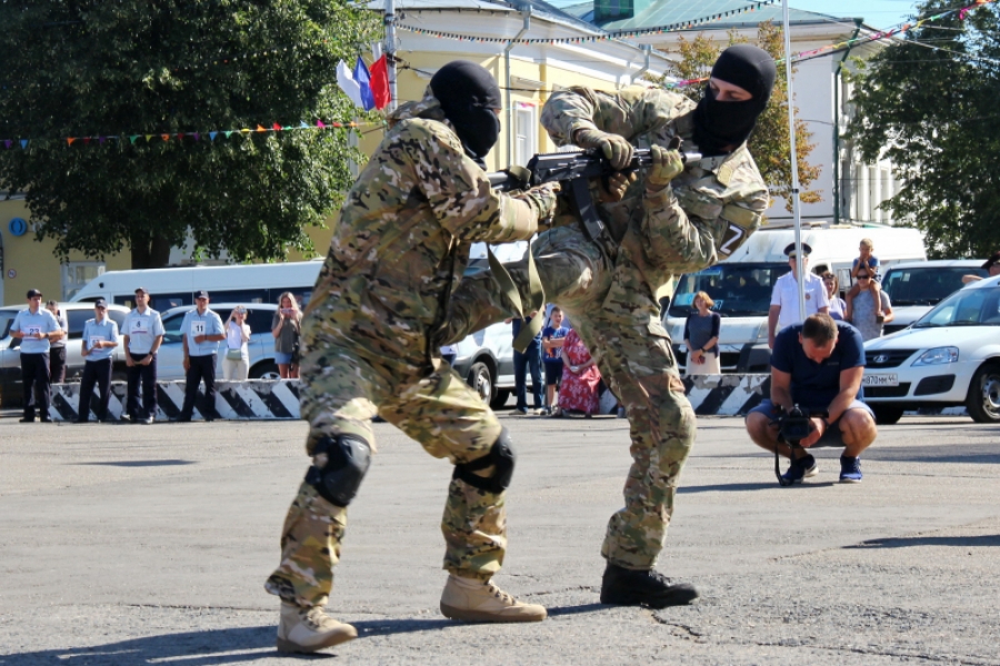 Погони, задержание, стрельба: в центре Костромы состоялось зрелищное мероприятие МВД (ФОТО)