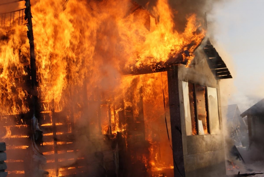 Страшный пожар в Вохме унес жизни двоих детей