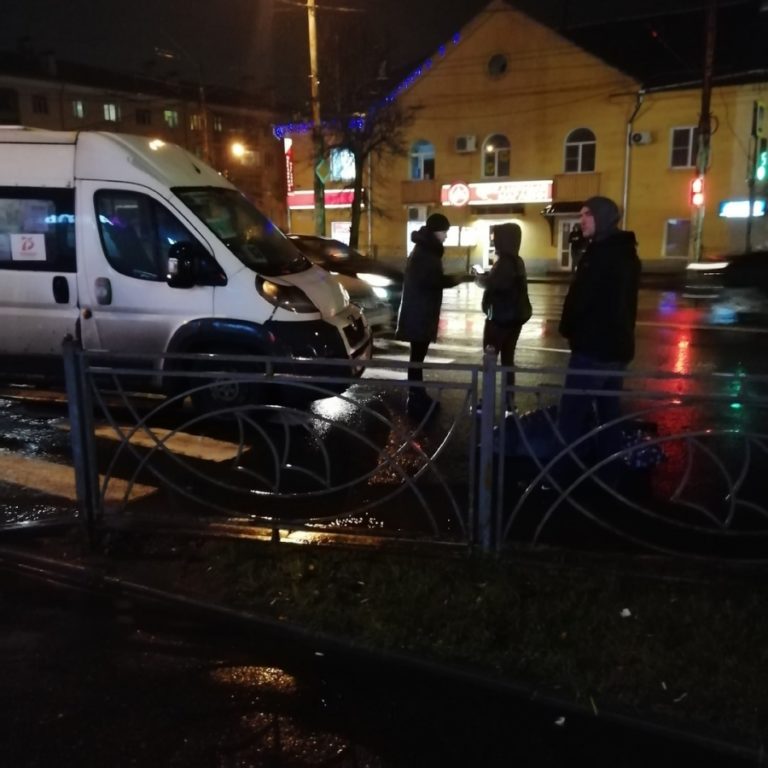 В Костроме пожилая женщина оказалась под колесами маршрутки №93