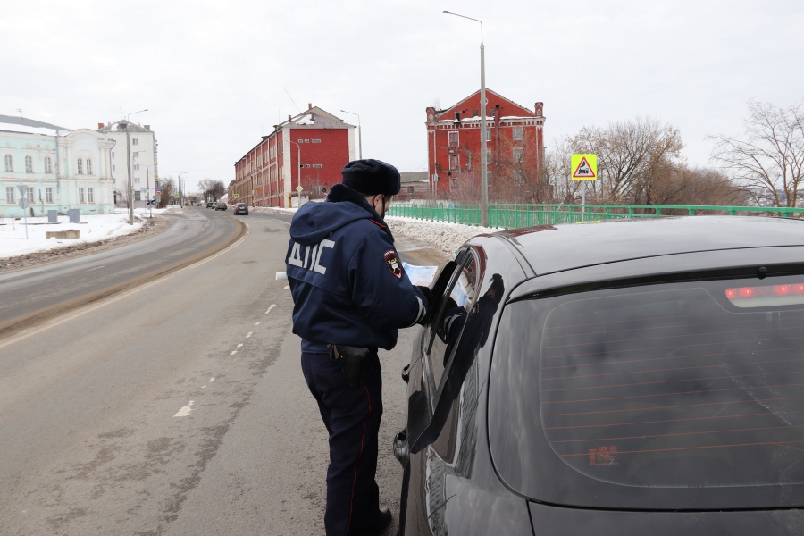 Водители в Костроме ездят без страховки на неисправных авто