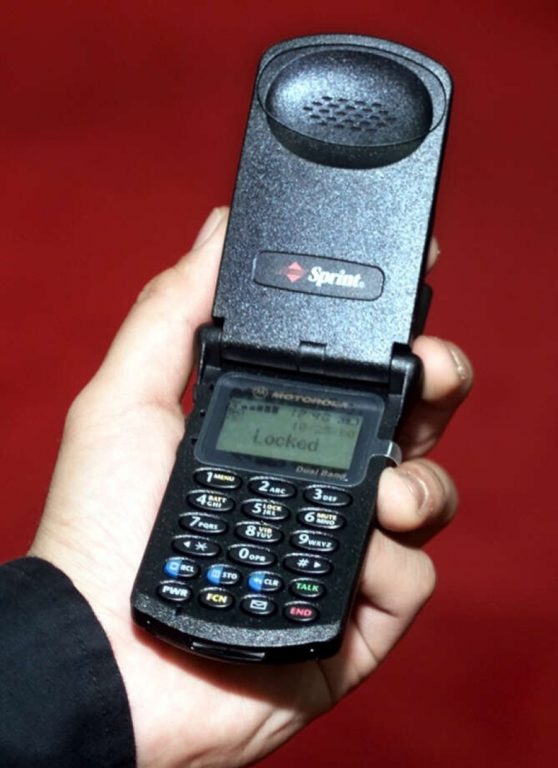 Первый звонок с мобильного сделан в Костроме 27 лет назад