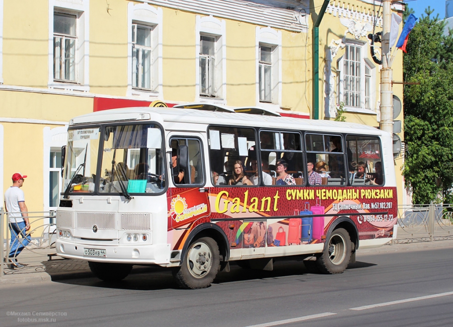 В Костроме женщина выпала из автобуса и получила травмы