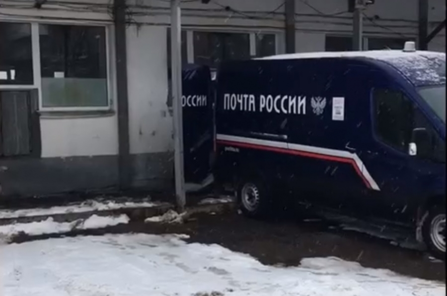 В Костроме сортировочный центр Почты России превратился в сауну из-за лопнувших труб