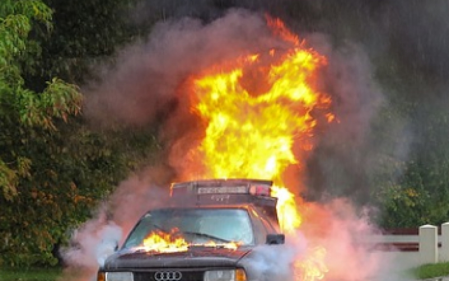 В Костроме за одну ночь сгорели три автомобиля