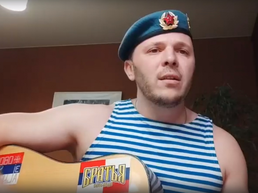 Костромич написал песню в поддержку семей военных