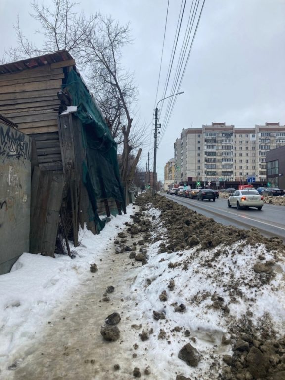 В Костроме горожане боятся выходить из дома из-за нерасчищенных и скользких тротуаров