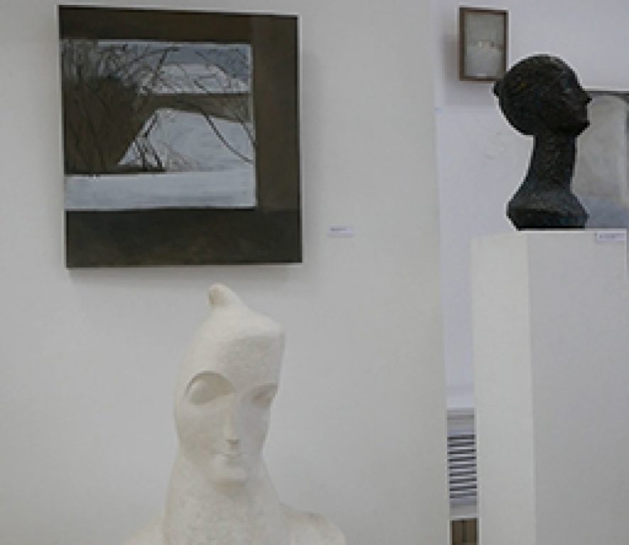 Абстракция и не только: в Костроме открылась выставка работ художника Павла Беляева