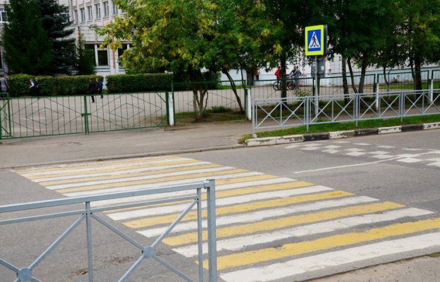 В Костроме на 12 улицах установят три километра пешеходных ограждений