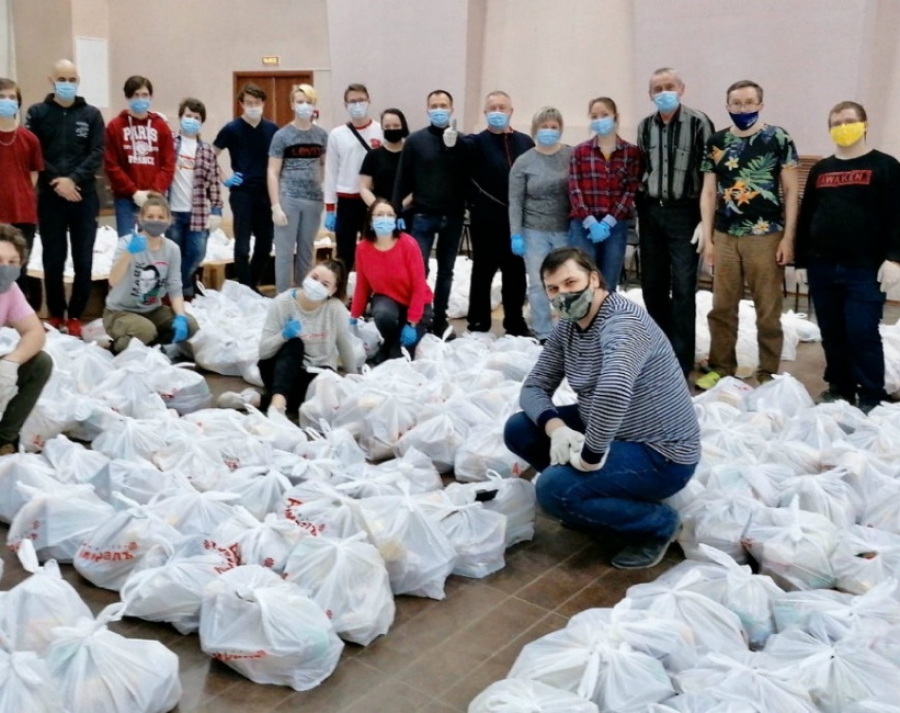 Поддерживать нормальную работу медицинских организаций Костромской области помогают волонтёры