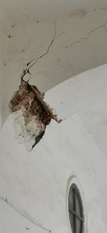 В Костроме начал разрушаться потолок торговых рядов