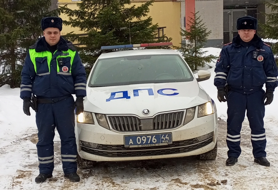 Экипаж ДПС помог экстренно доставить 4-летнего ребенка в больницу Костромы