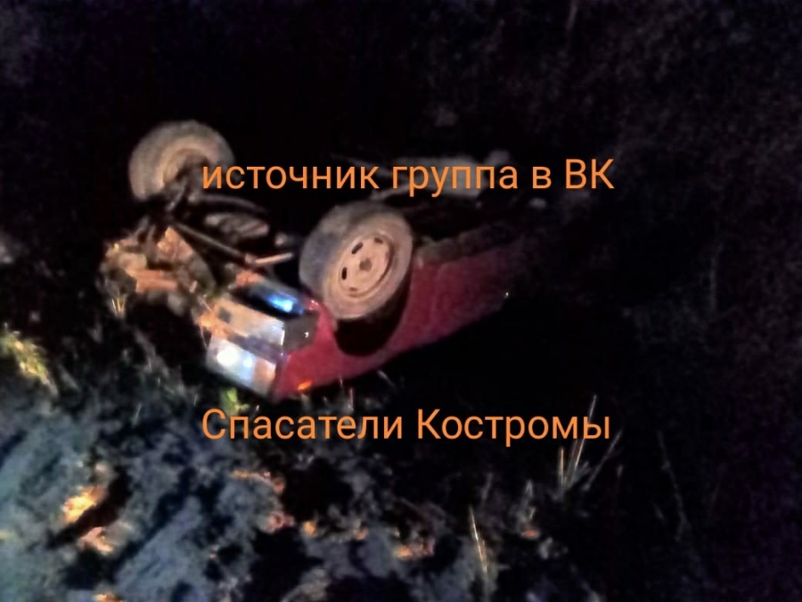 В Костромской области автомобиль «улетел» в кювет и перевернулся (ФОТО)