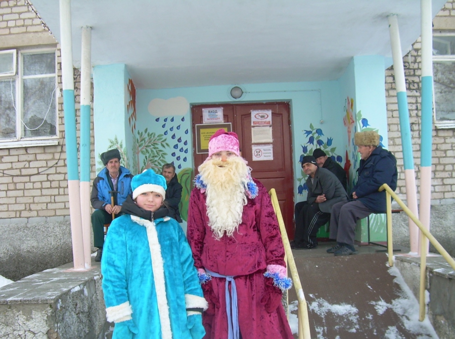 В Шарье волонтеры подарили одиноким пожилым людям Новогоднее Чудо