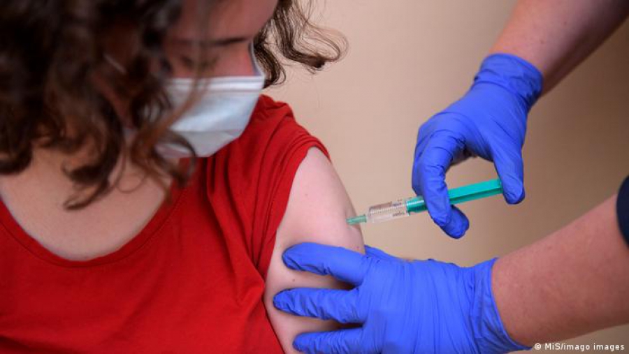 В Костромской области начинается массовая вакцинация подростков против COVID-19