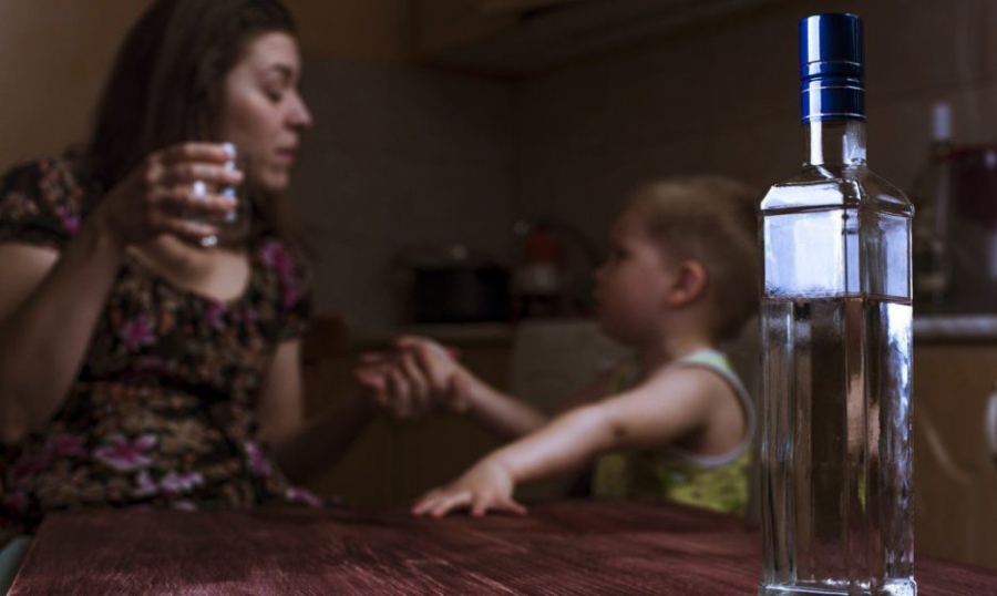 Жительница Волгореченска во второй раз променяла ребенка на водку