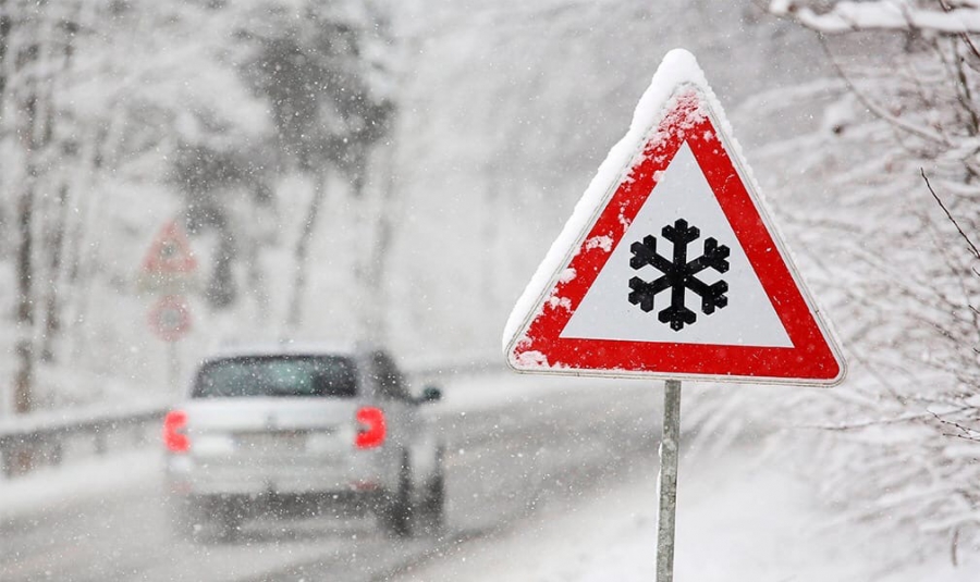 В дни снегопадов костромским водителям и пешеходам напомнили о способах избежать ДТП