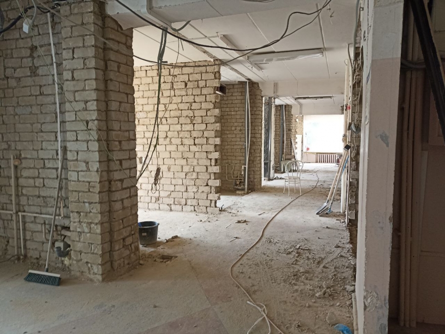 В первой окружной больнице начали ремонтировать неработающий два года этаж