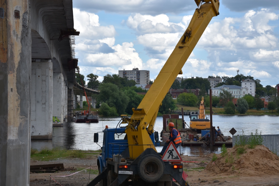 Подрядчик намерен закончить ремонт части моста через реку Кострому к концу августа