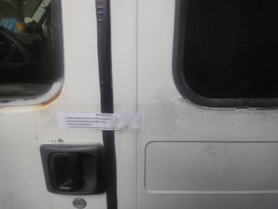 Микроавтобус до Ярославля развернули на выезде из Костромы