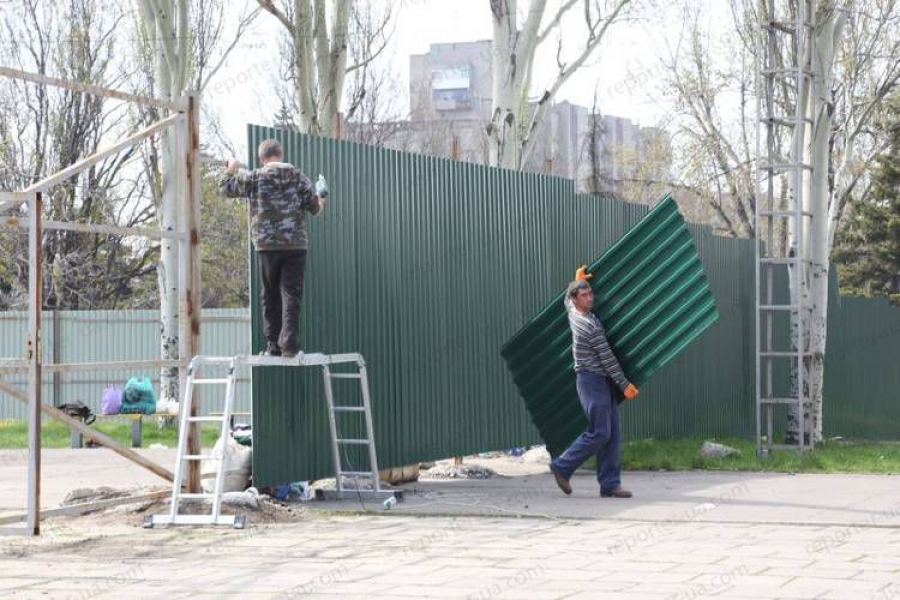 Власти Костромы заботятся о безопасности горожан и убирают несущие угрозу строения