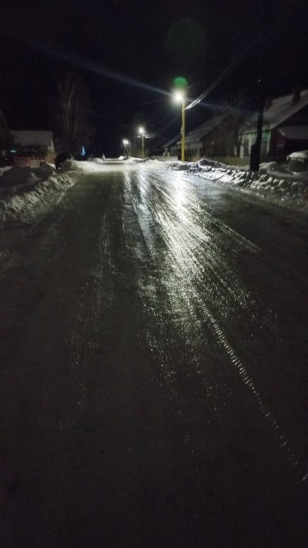 В Костромской области до сих пор не могут справиться с обледенелыми дорогами и тротуарами