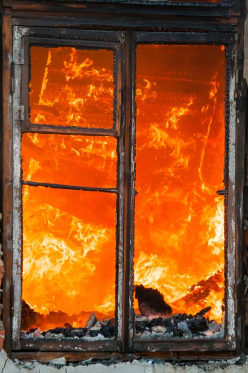 Пожар в Кологриве унес жизни молодой женщины и ее пятилетней дочери