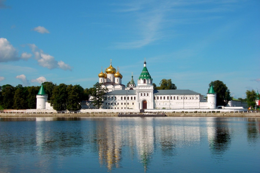 Ипатьевский монастырь в Костроме оштрафовали за сарай
