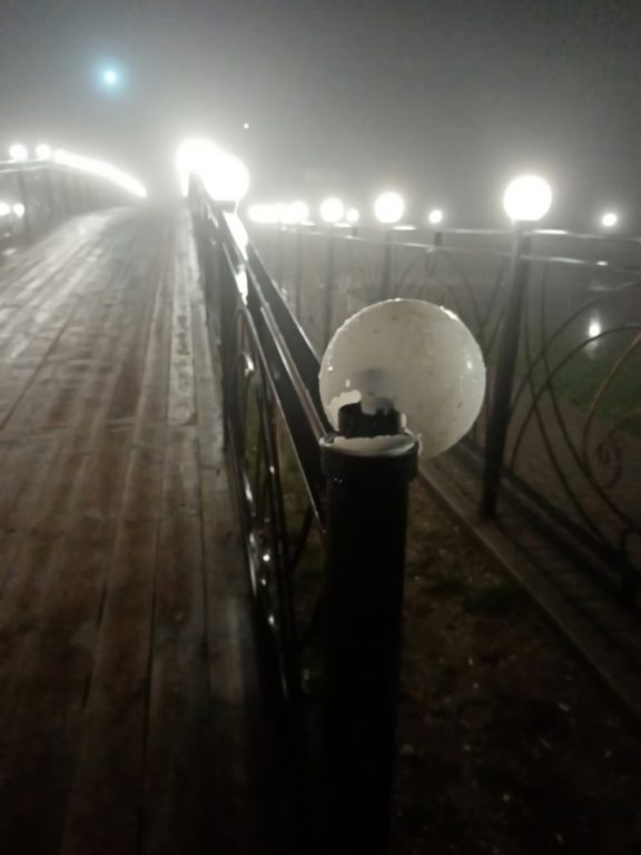 В Нерехте вандалы устроили массовый налет на знаменитый утиный мостик (ВИДЕО)