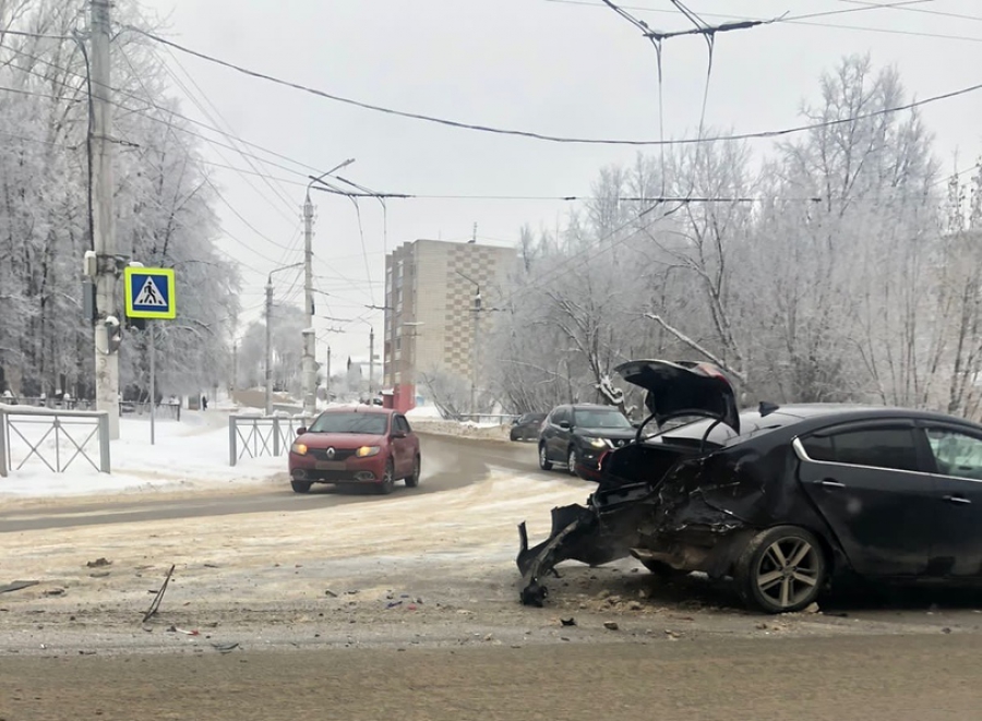 День жестянщика: в Костроме произошло 11 аварий и образовались пробки (ФОТО)
