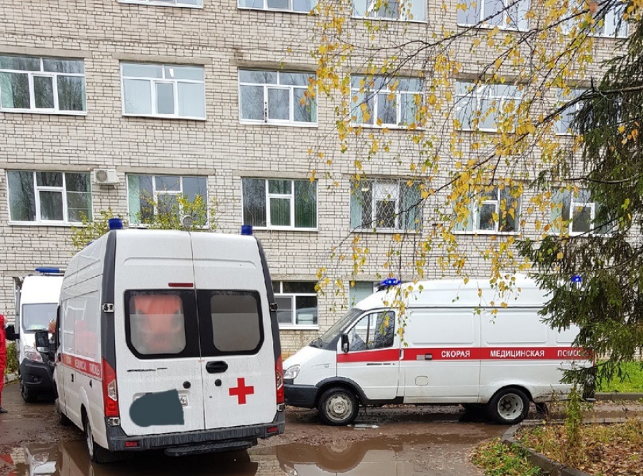 «Не можем вовремя помочь пациентам»: сотрудники костромской «скорой» жалуются на адские условия работы