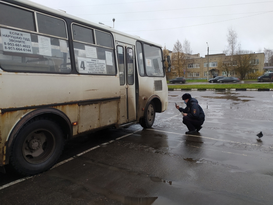 В Костроме пассажиров перевозили на неисправных автобусах