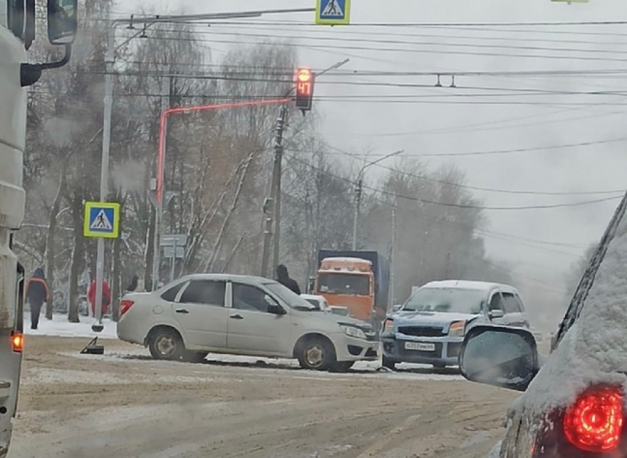 День жестянщика: за утро в Костроме произошло 6 аварий