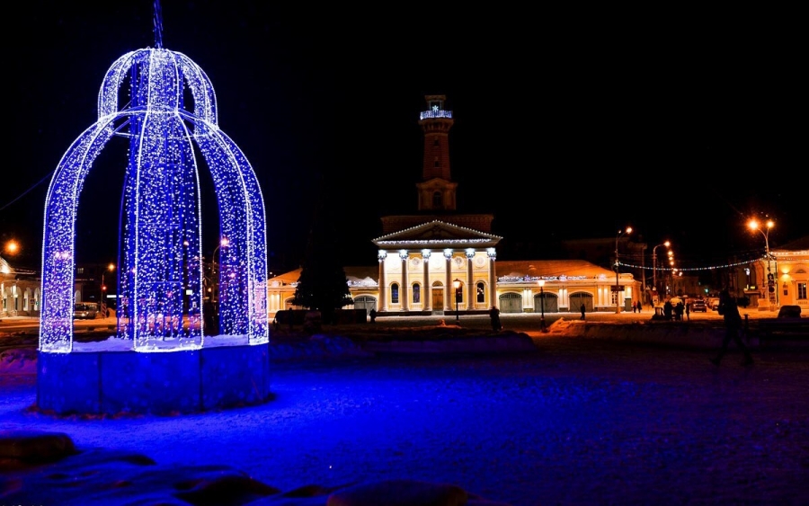 Новогодняя готовность: в Костроме начинается работа по украшению города