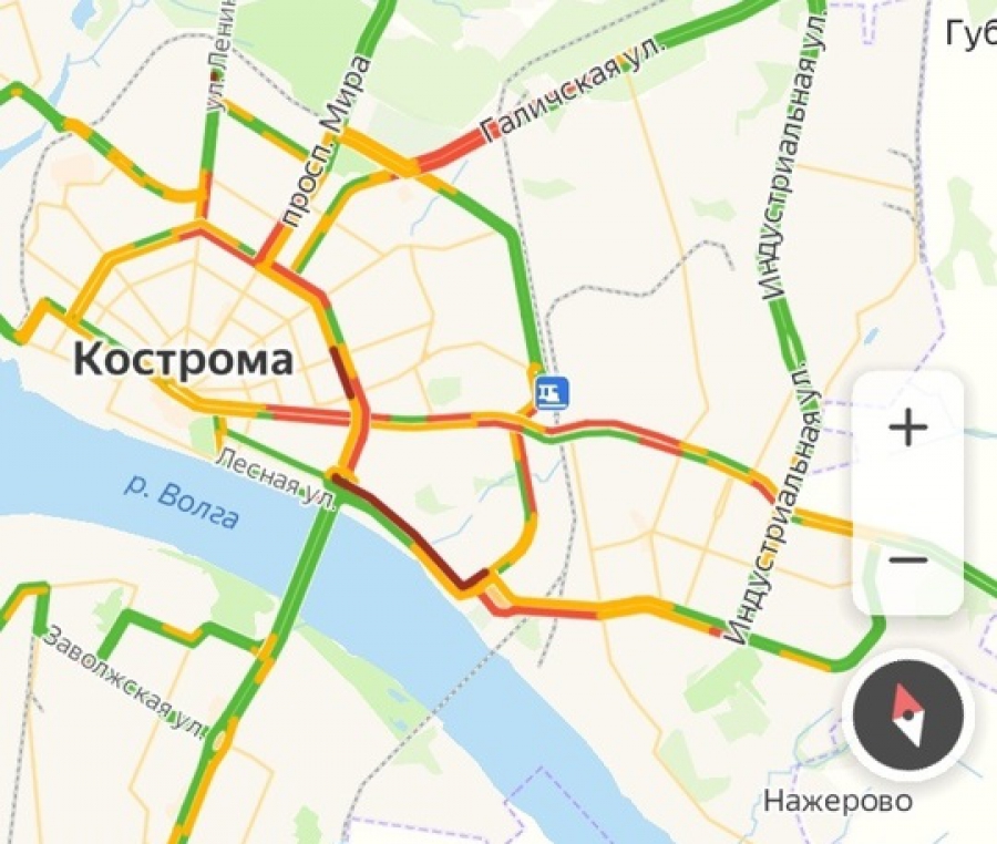 Дождь на время парализовал движение в Костроме