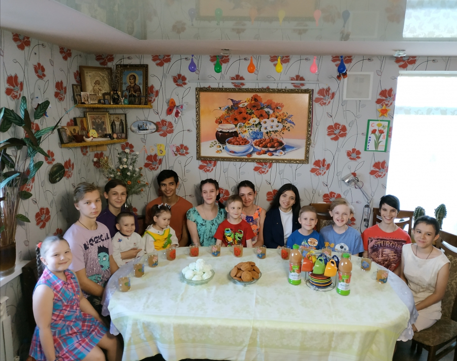 В Костроме волонтеры помогли продуктами семье с 13-ю детьми