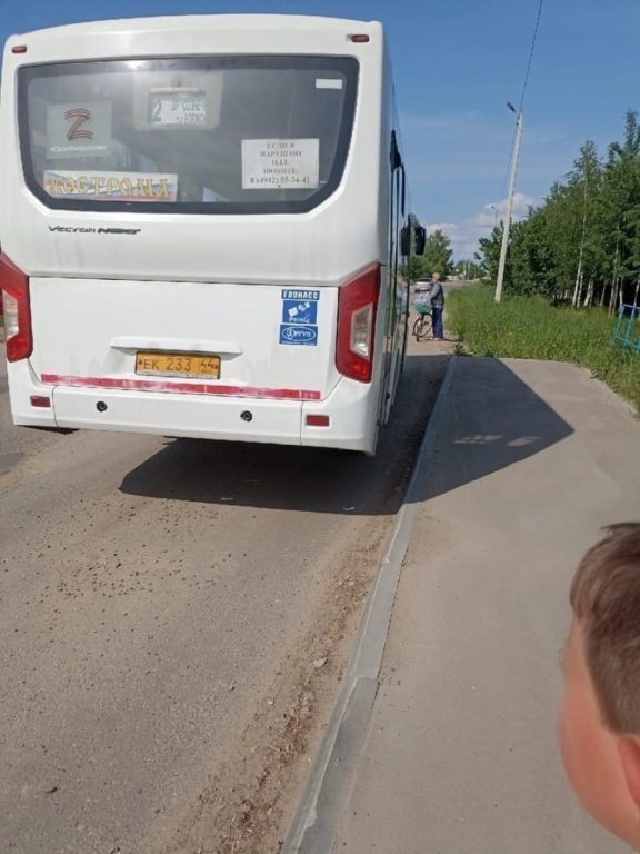 Водитель костромского автобуса №2 оскорблениями довёл пожилого пассажира до слез