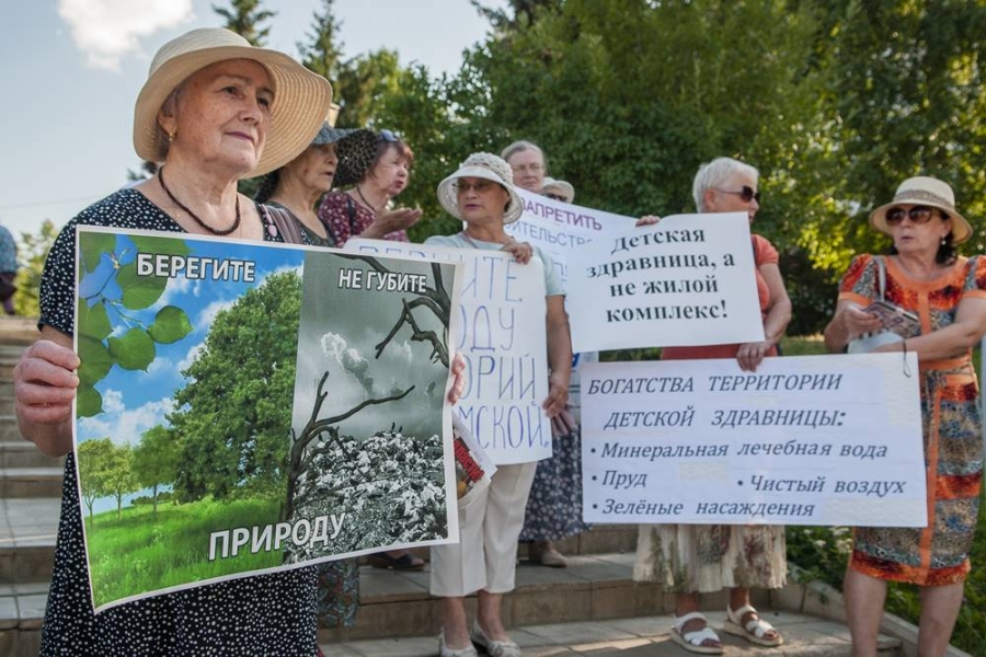 Участники пикета в защиту санатория «Костромской» потребовали вернуть детям «украденную здравницу»