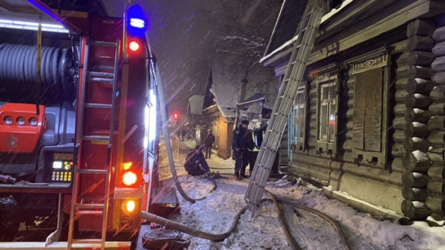 В Костроме от огня пострадал деревянный жилой дом