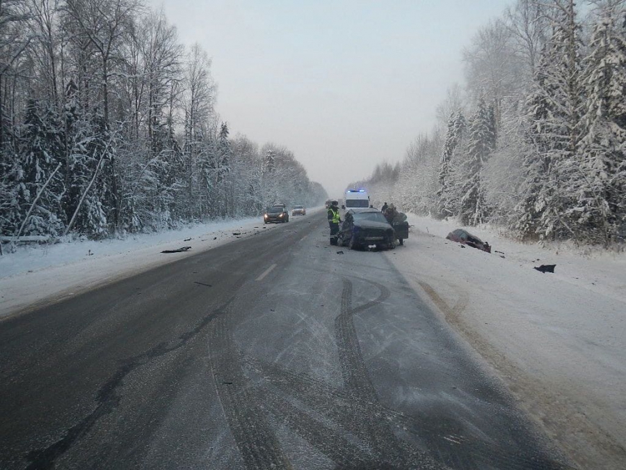 Четыре человека пострадали: стали известны подробности жуткой аварии в Костромской области (ФОТО)