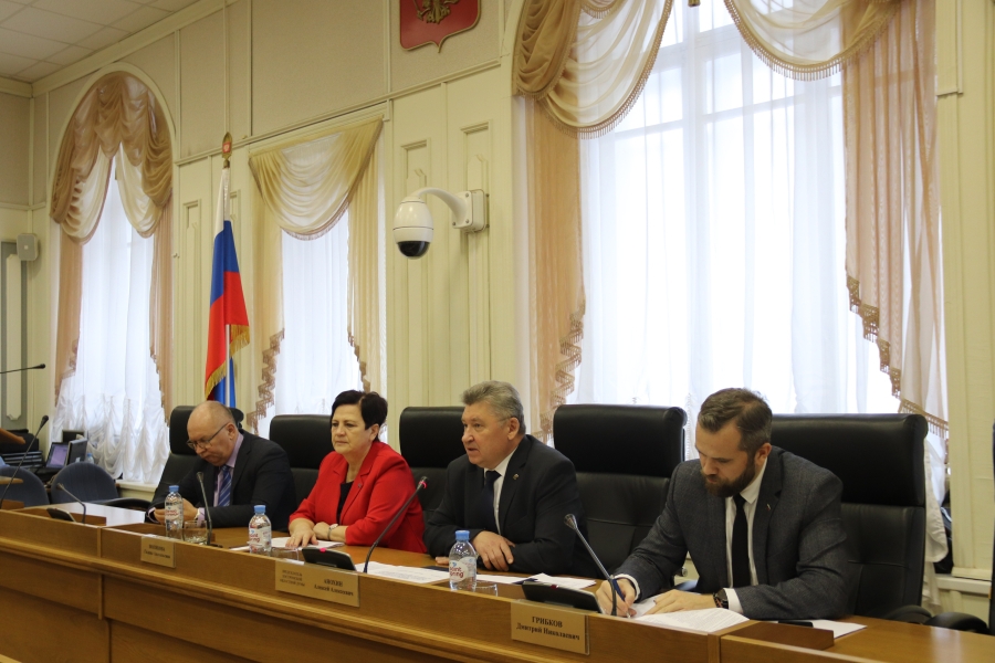 Костромские муниципалитеты призывают раскошелиться на привлечение молодых кадров