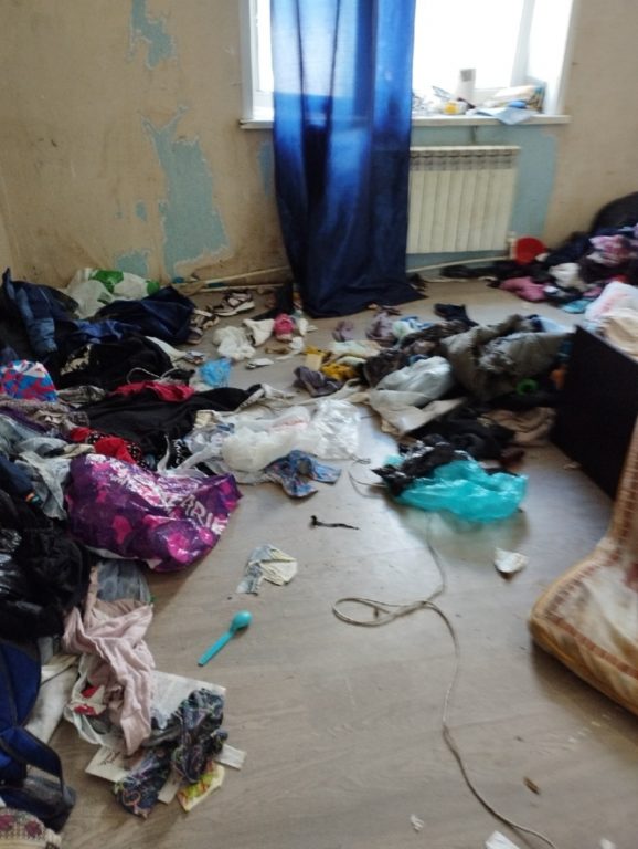 Многодетные родители в Костроме превратили жизнь своих детей в ад (ФОТО)