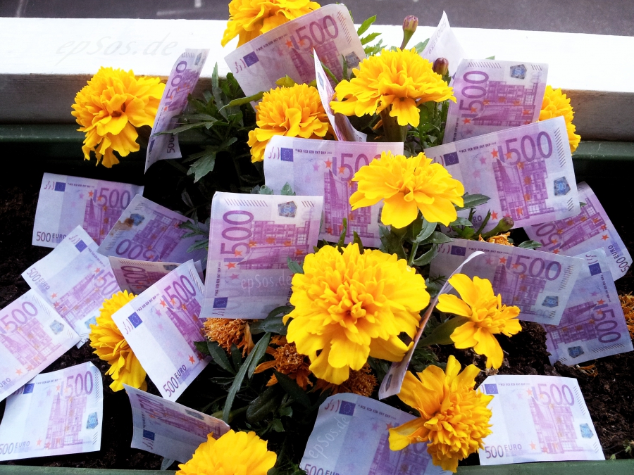 Лже-прокуроры требуют с костромичей цветы и деньги