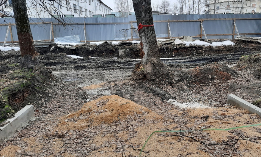 Часть деревьев уже вырубили и наметили дорожки: как выглядит Центральный парк Костромы сегодня (ФОТО)