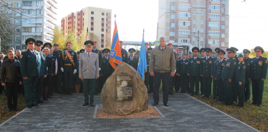 В Костроме открыли памятник в честь 90-летия Гражданской обороны